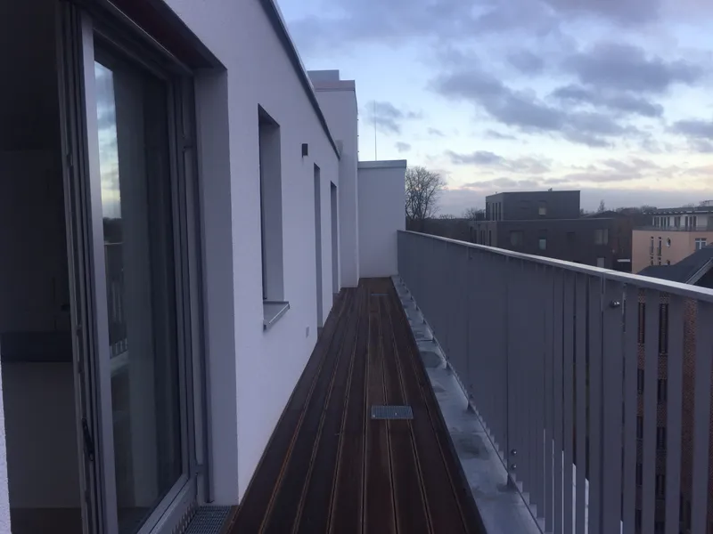 Panorama Wohnung!- 2 Zimmer mit Balkon und EBK am Wasser! — photo 1